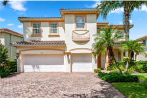 1724 Birdie Dr, Naples