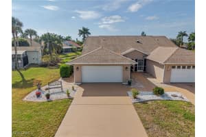 110 Tanglewood Court, Naples, FL 34113 - MLS#226002063