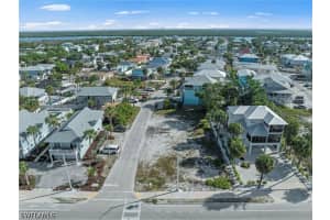 100 Washington Avenue, Fort Myers Beach, FL 33931 - MLS#226002170