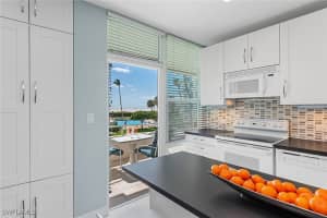 220 Seaview Court, Marco Island, FL 34145 - MLS#226002291