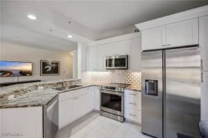 401 Bayfront Place, Naples, FL 34102 - MLS#226002297