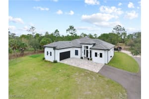 2313 6th Avenue, Naples, FL 34117 - MLS#226002386