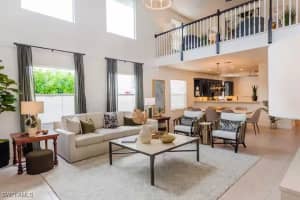 10082 VANDERBILT Drive, Naples, FL 34108 - MLS#226002427