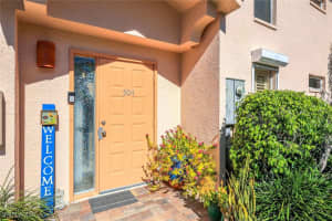 524 Lake Louise Circle, Naples, FL 34110 - MLS#226002568