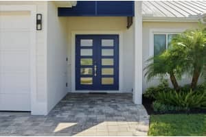 526 104th Avenue, Naples, FL 34108 - MLS#226002575