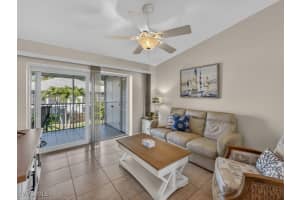 681 W Elkcam Cir 323, Marco Island