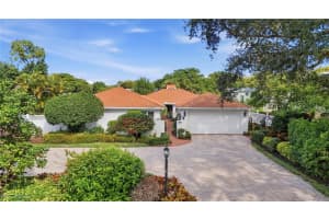 300 Bald Eagle Dr 1, Naples