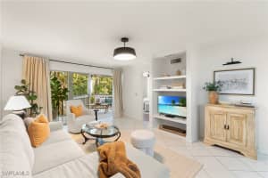 614 Wiggins Bay Drive, Naples, FL 34110 - MLS#226002741