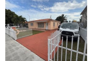 380 41st Street, Hialeah, FL 33182 - MLS#226002911