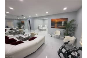 380 41st Street, Hialeah, FL 33182 - MLS#226002911