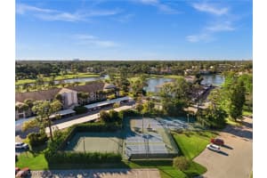 400 Fox Haven Drive, Naples, FL 34104 - MLS#226003026