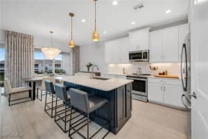 2609 Seychelles Cir 1607, Naples