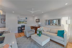 291 8th Ave S 291b, Naples