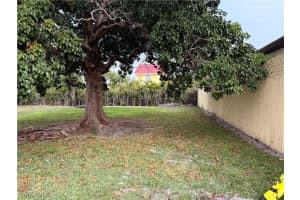 531 99th Avenue, Naples, FL 34108 - MLS#226003533