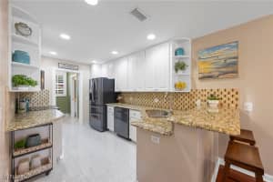 5561 Cove Circle, Naples, FL 34119 - MLS#226003586