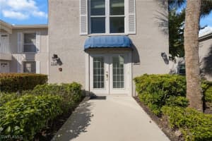 815 Gulf Pavilion Dr 206, Naples