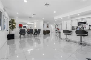 713 Se 43rd St, Cape Coral