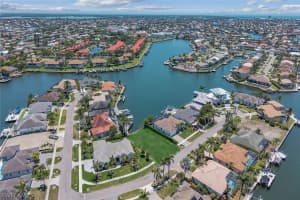 269 Bass Court, Marco Island, FL 34145 - MLS#226003870