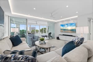 21 Bluebill Avenue, Naples, FL 34108 - MLS#226003979