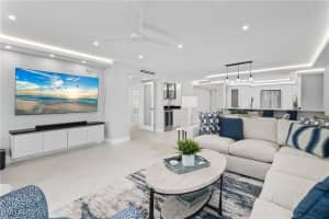 21 Bluebill Avenue, Naples, FL 34108 - MLS#226003979