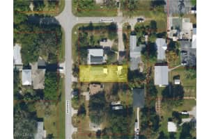 2147 Pineland Ave, Naples