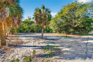 2596 Holly Avenue, Naples, FL 34112 - MLS#226004454