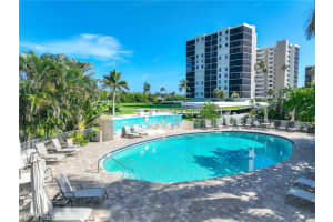 5 Bluebill Avenue, Naples, FL 34108 - MLS#226004543