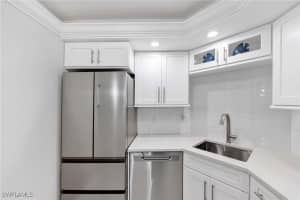 5 Bluebill Avenue, Naples, FL 34108 - MLS#226004543