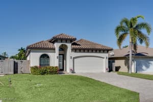 735 99th Avenue, Naples, FL 34108 - MLS#226004551