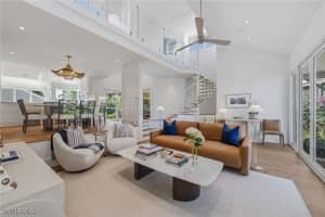 625 Bridgeway Ln, Naples