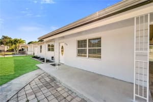 3954 Coconut Circle, Naples, FL 34104 - MLS#226004566