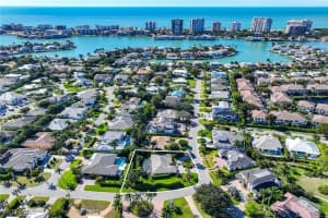 688 Parkview Lane, Naples, FL 34103 - MLS#226004586