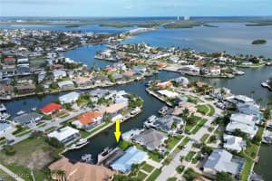 562 Goldcoast Court, Marco Island, FL 34145 - MLS#226004679