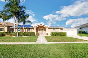 562 Goldcoast Court, Marco Island, FL 34145 - MLS#226004679