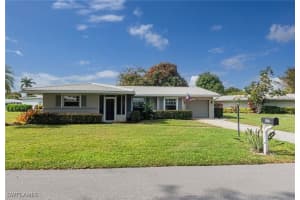 62 Lanai Cir 62, Naples