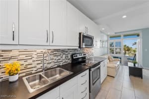 220 Seaview Court, Marco Island, FL 34145 - MLS#226004966