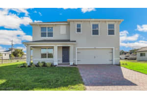 909 Ne 1st Pl, Cape Coral