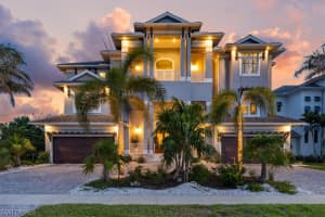 564 Spinnaker Dr, Marco Island