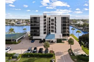 10420 Gulf Shore Drive, Naples, FL 34108 - MLS#226004993