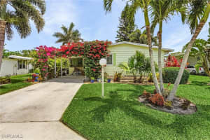 604 Charlemagne Blvd, Naples