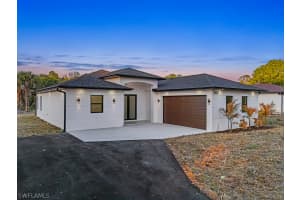 2657 2nd Ave Se, Naples