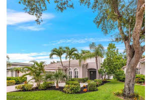 8260 Laurel Lakes Blvd, Naples
