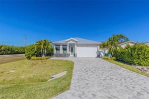 803 92nd Avenue, Naples, FL 34108 - MLS#226005026