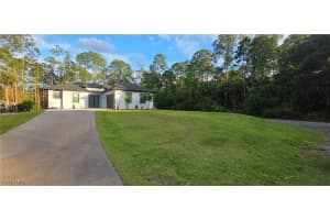 598 2nd St Se, Naples