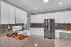 11239 Lakeland Circle, Fort Myers, FL 33913 - MLS#226005148