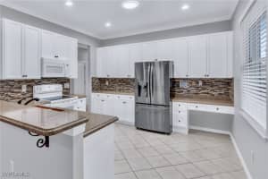 11239 Lakeland Circle, Fort Myers, FL 33913 - MLS#226005148