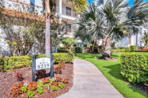 8239 Parkstone Pl 107, Naples