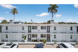 1550 Gulf Shore Blvd N E6 Naples, FL 34102 - Off Market