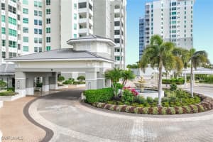 285 Grande Way, Naples, FL 34110 - MLS#226005228