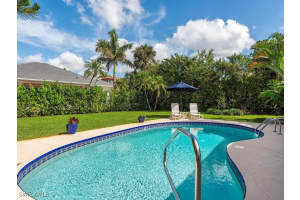 715 Starboard Dr, Naples